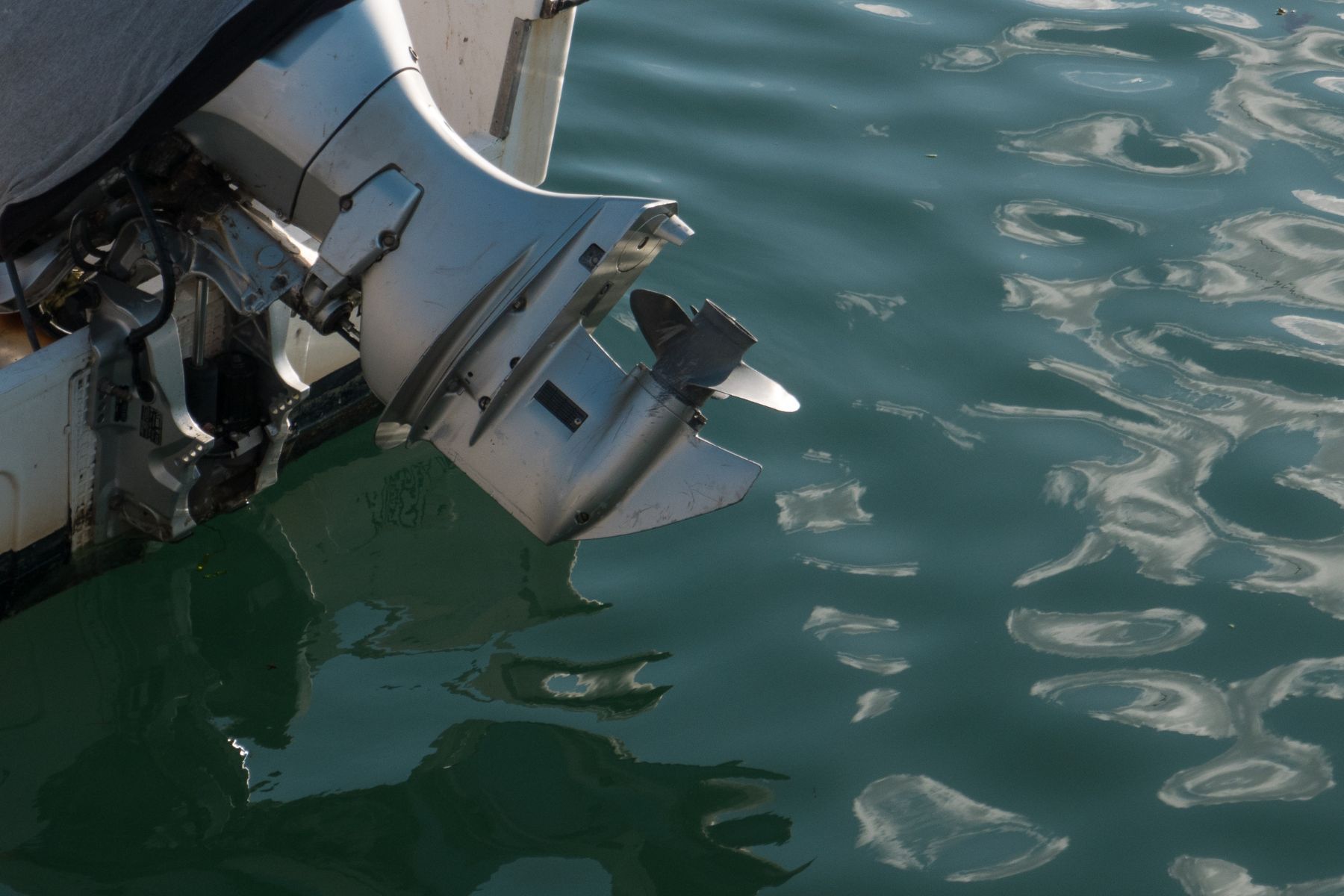 Comparing Boat Motor Maintenance: Electric vs. Traditional